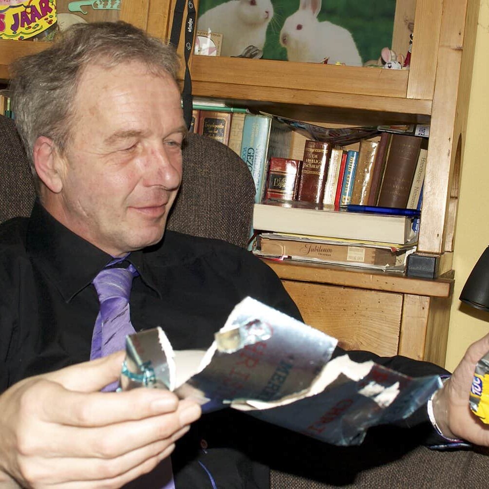 Hij fluisterde in mijn oor: 'Je doet het goed jongen'